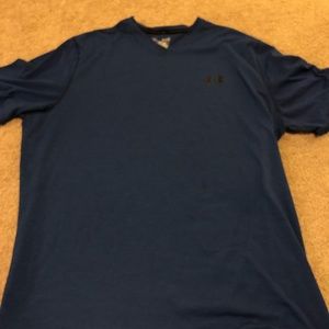 Under Armour XL v neck t-shirt